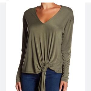 ASTR THE LABEL V-neck Knotted Front Long Sleeve Top Green Size XL